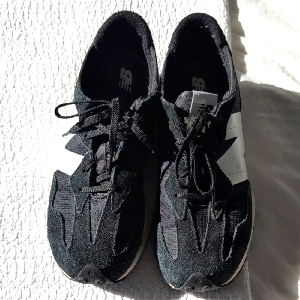 New Balance Black and White Sneakers Size 8.5 Women Or Size 7 Men